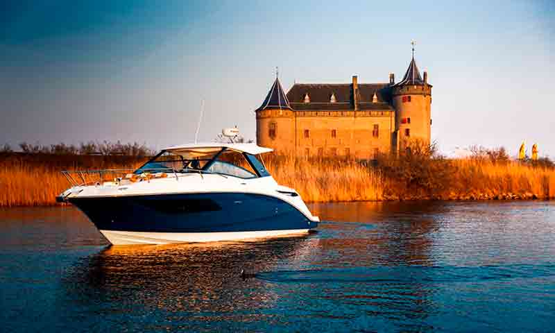 Купить катер с каютой