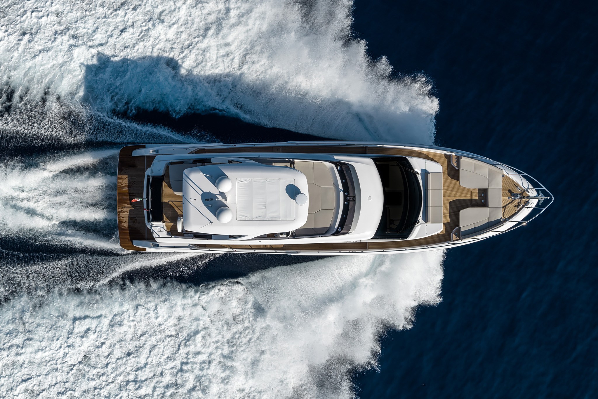 Ferretti Yachts 670
