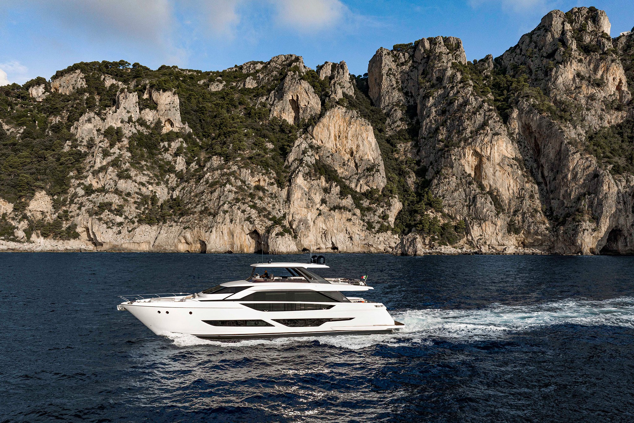 Ferretti Yachts 860