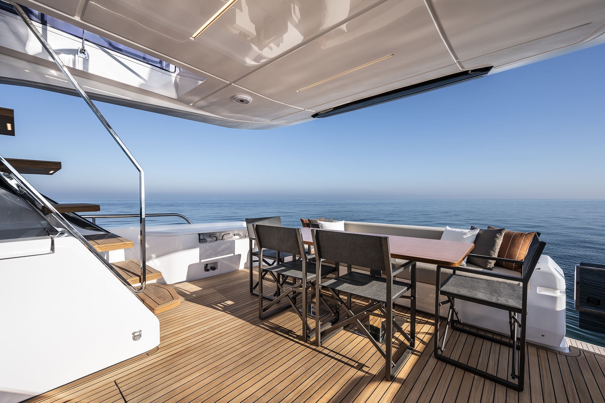 Ferretti Yachts 720 New