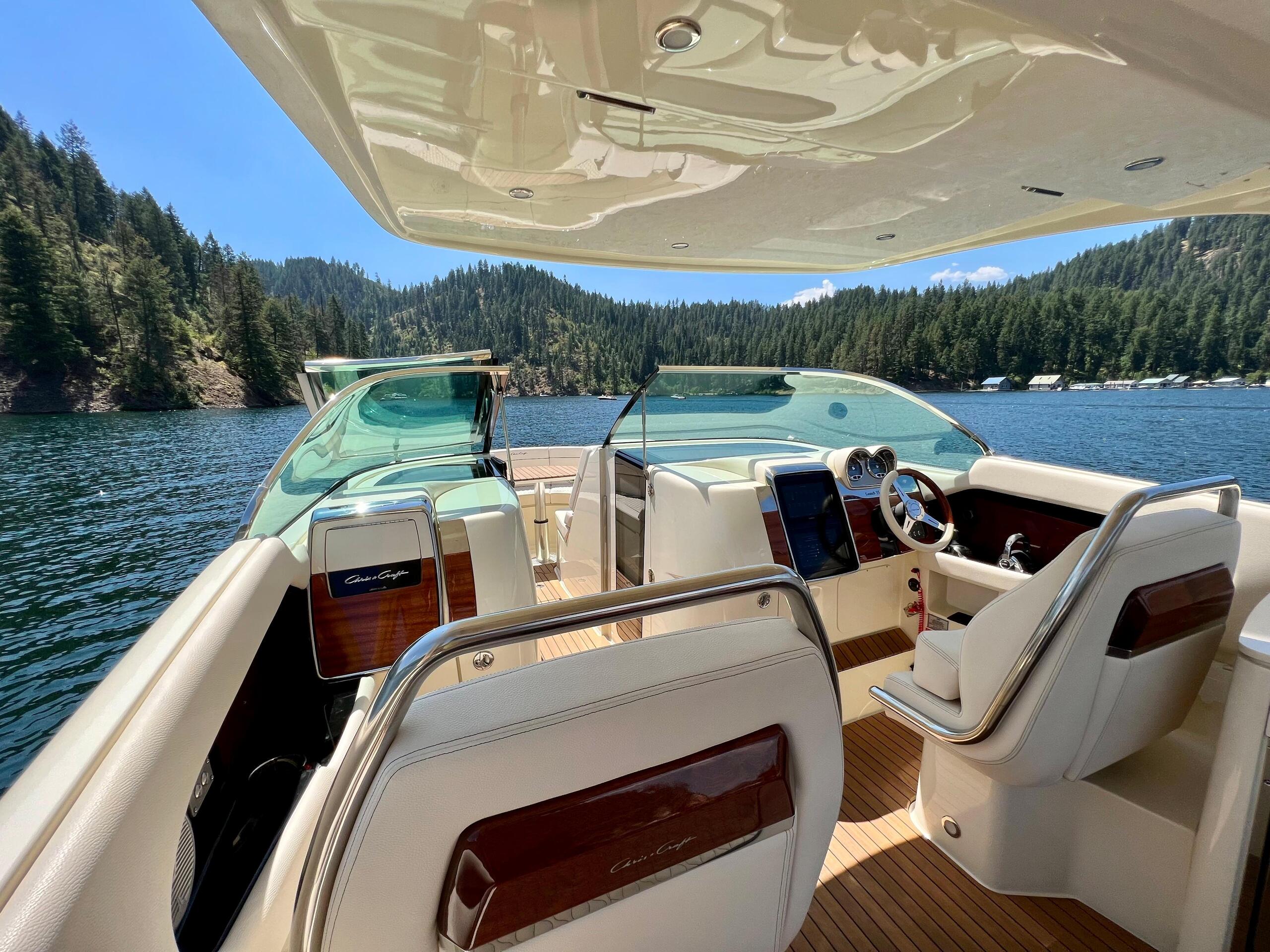 Chris-Craft Launch 35 GT