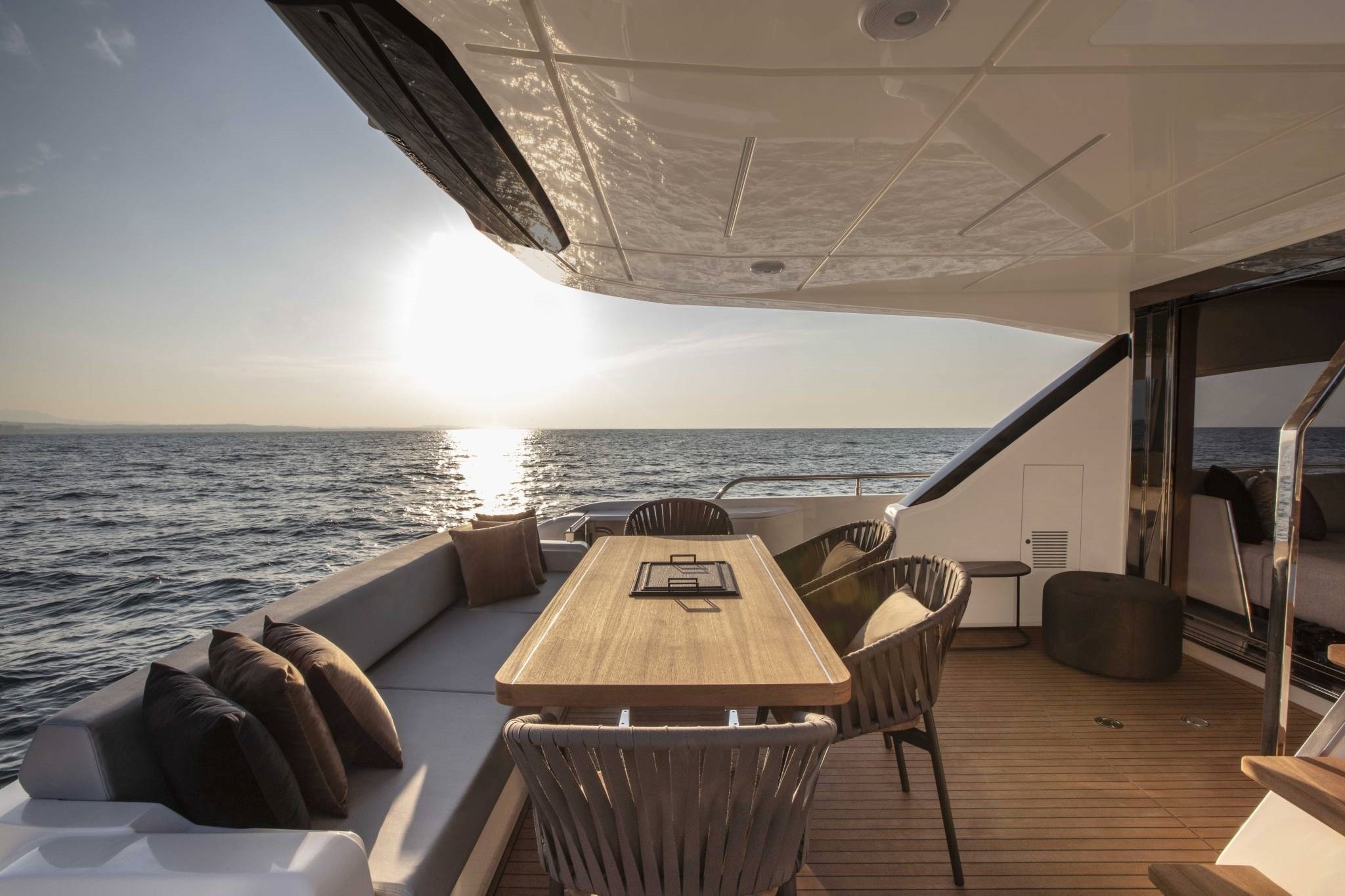 Ferretti Yachts 720