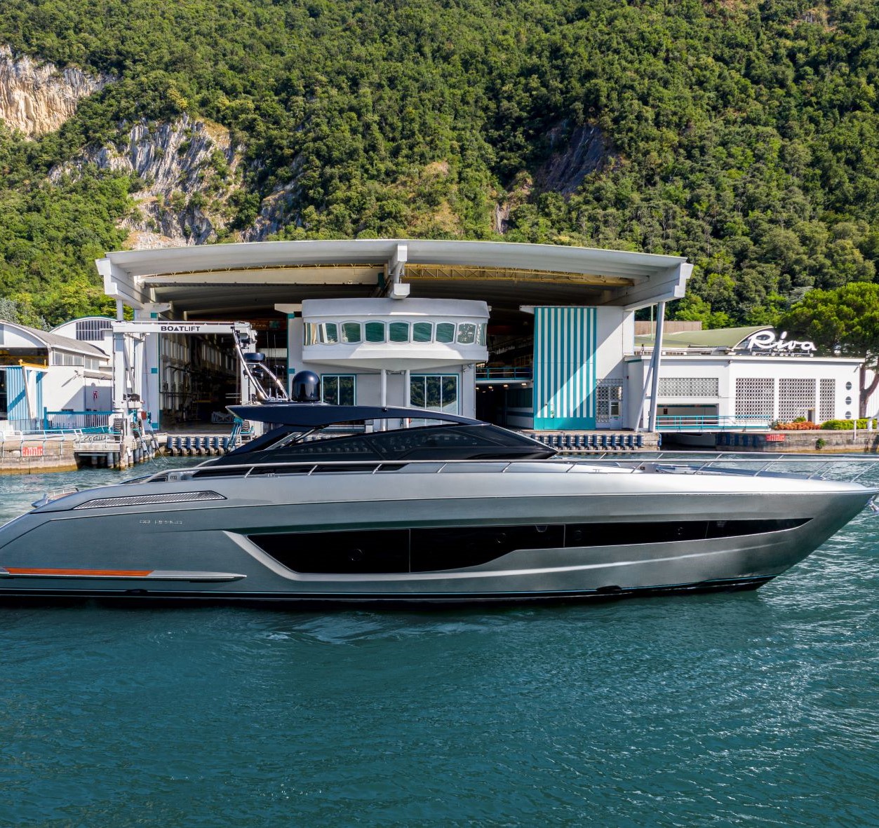 Премьерная Riva 68 'DIABLE спущена на воду