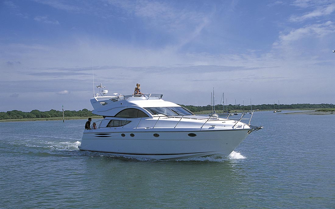 Яхта Fairline Phantom 50 фото 1.5
