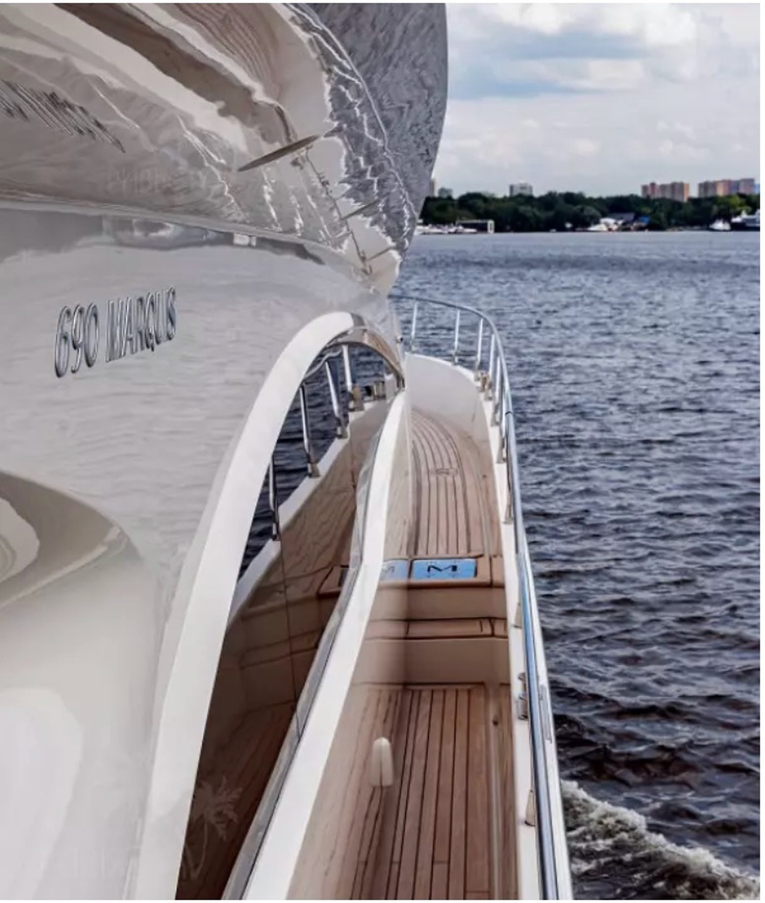 MARQUIS 690