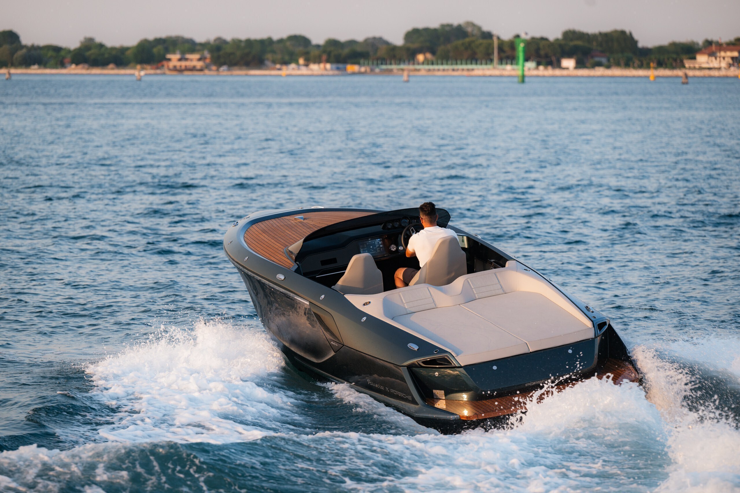 Frauscher x Porsche 790 Spectre