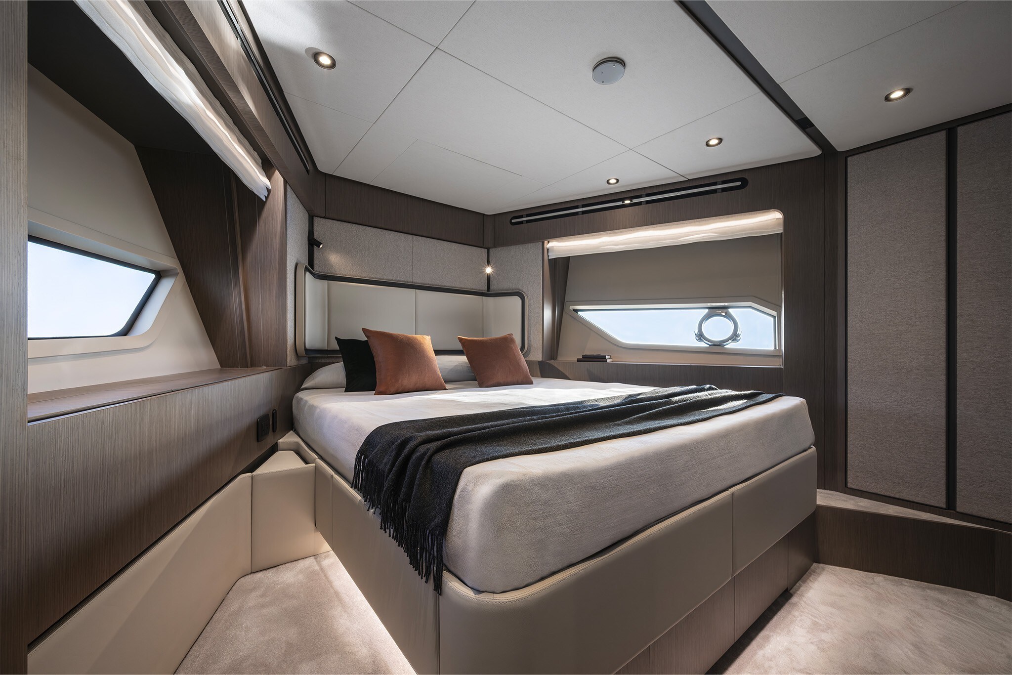 Ferretti Yachts 720 New