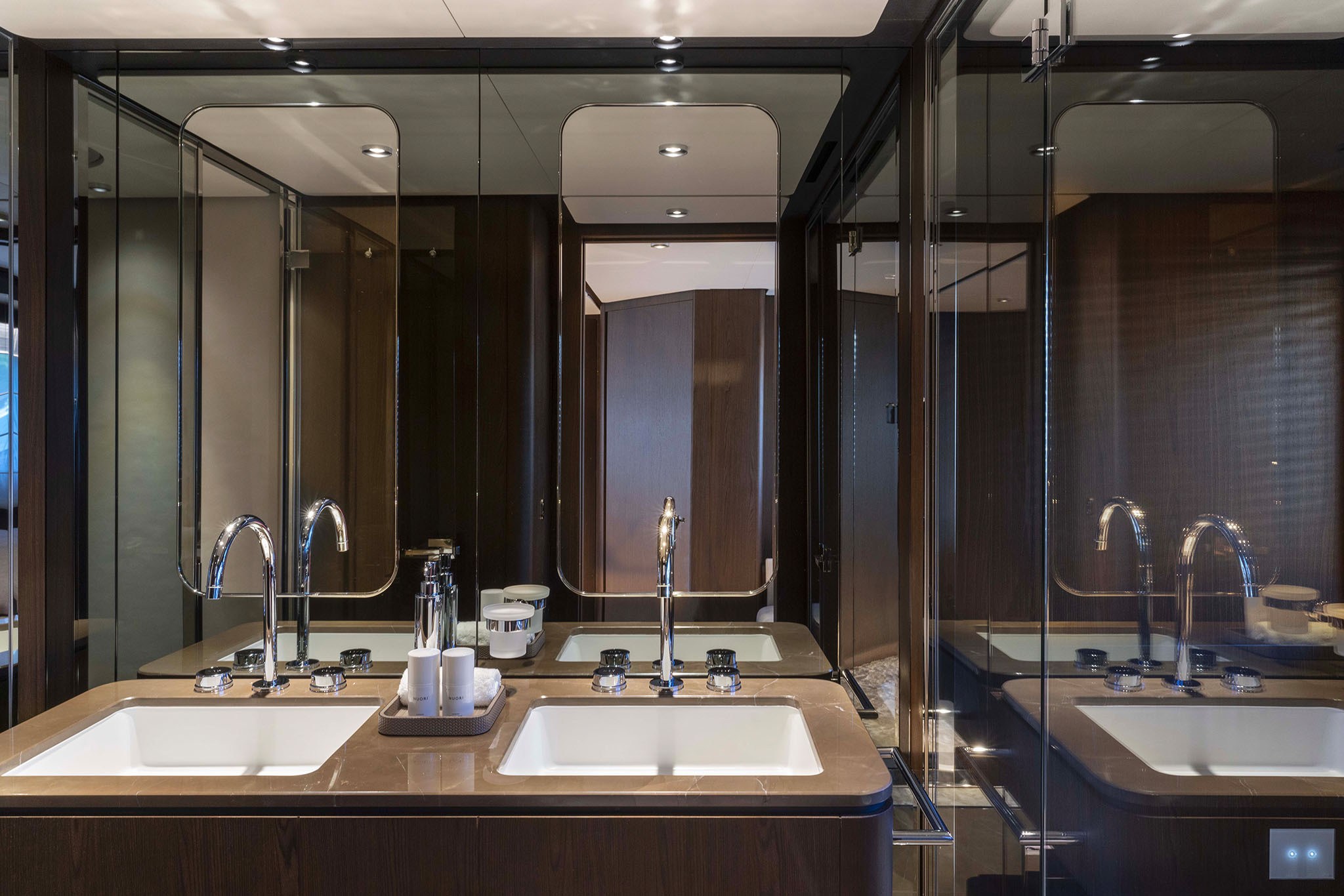 Ferretti Yachts 860