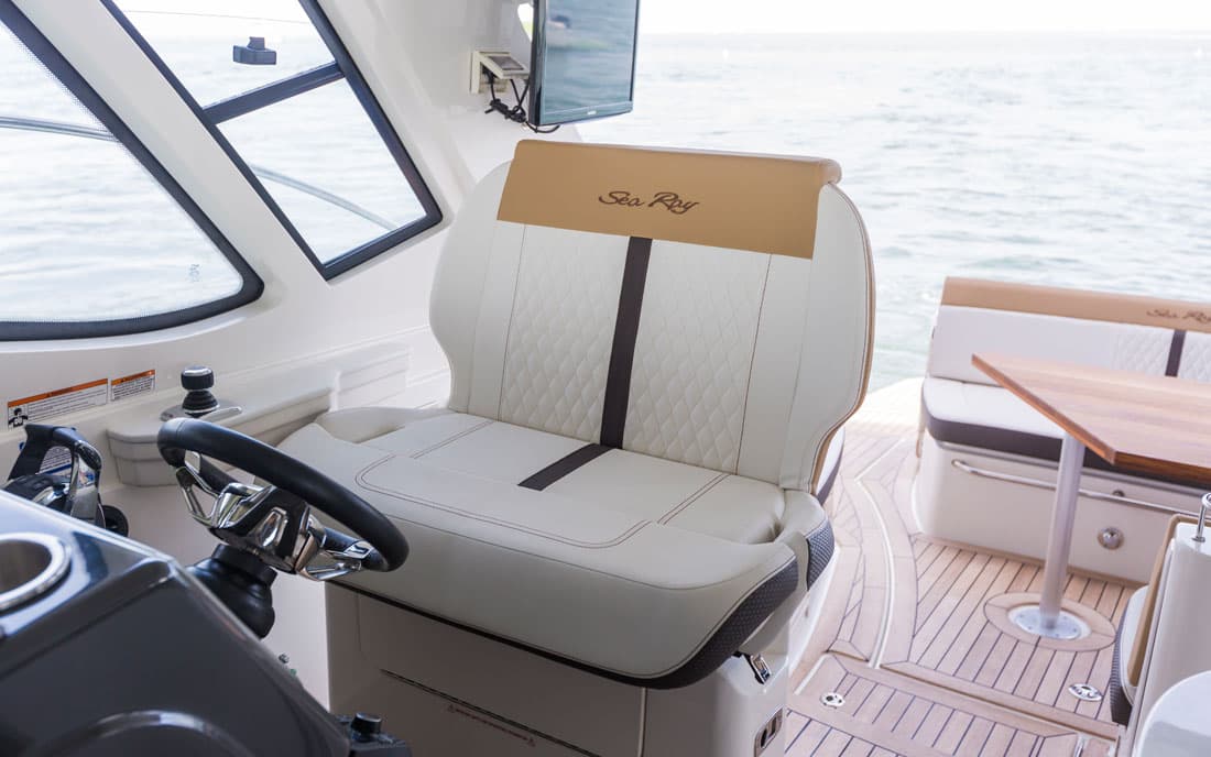 Катер Sea Ray Sundancer 350 Coupe фото 2.8