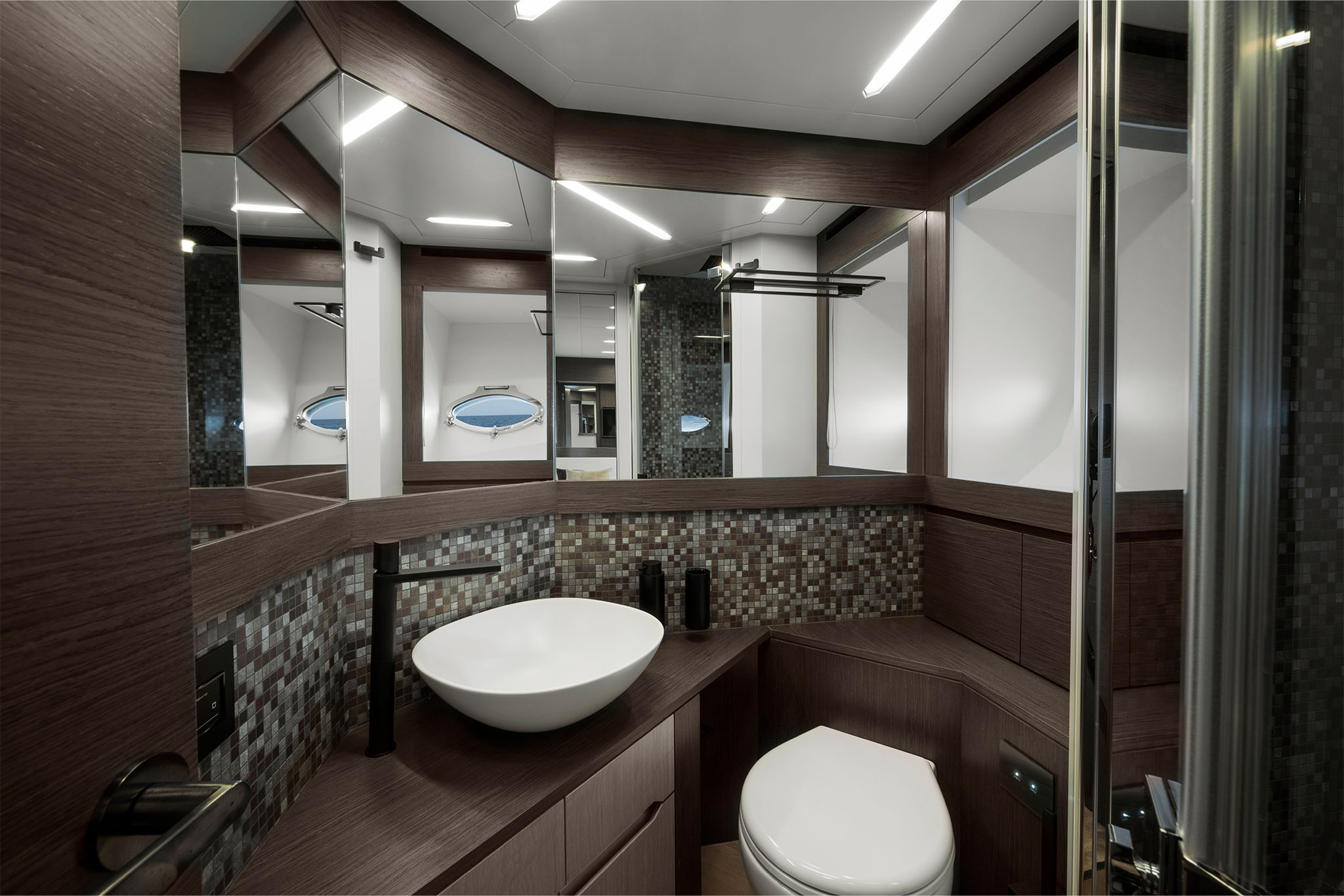 Pershing 8x