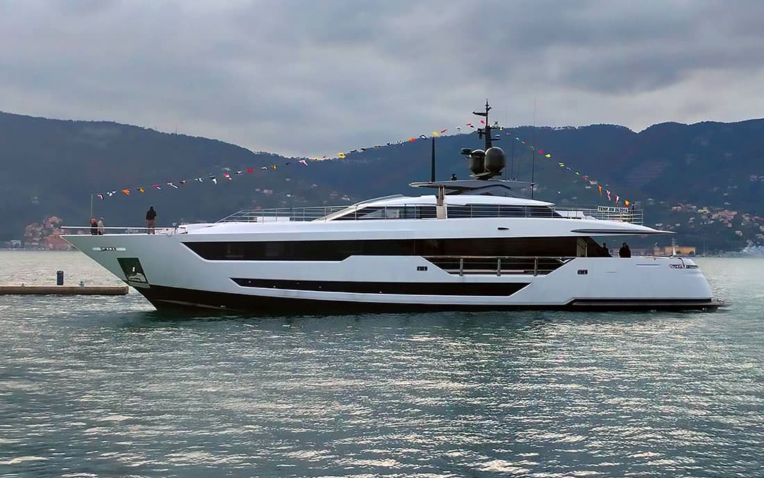 Яхта Custom Line Saetta 120 фото 1.3