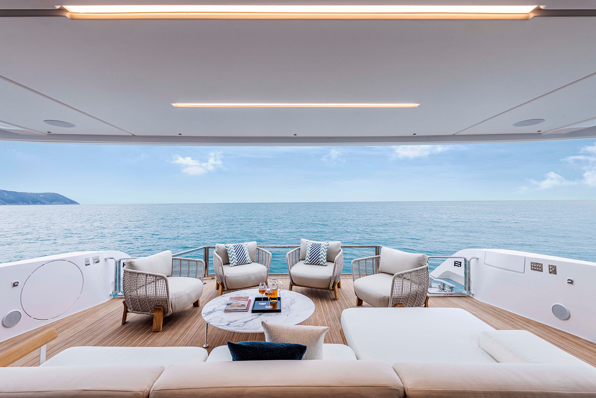 Ferretti Yachts INFYNITO 90