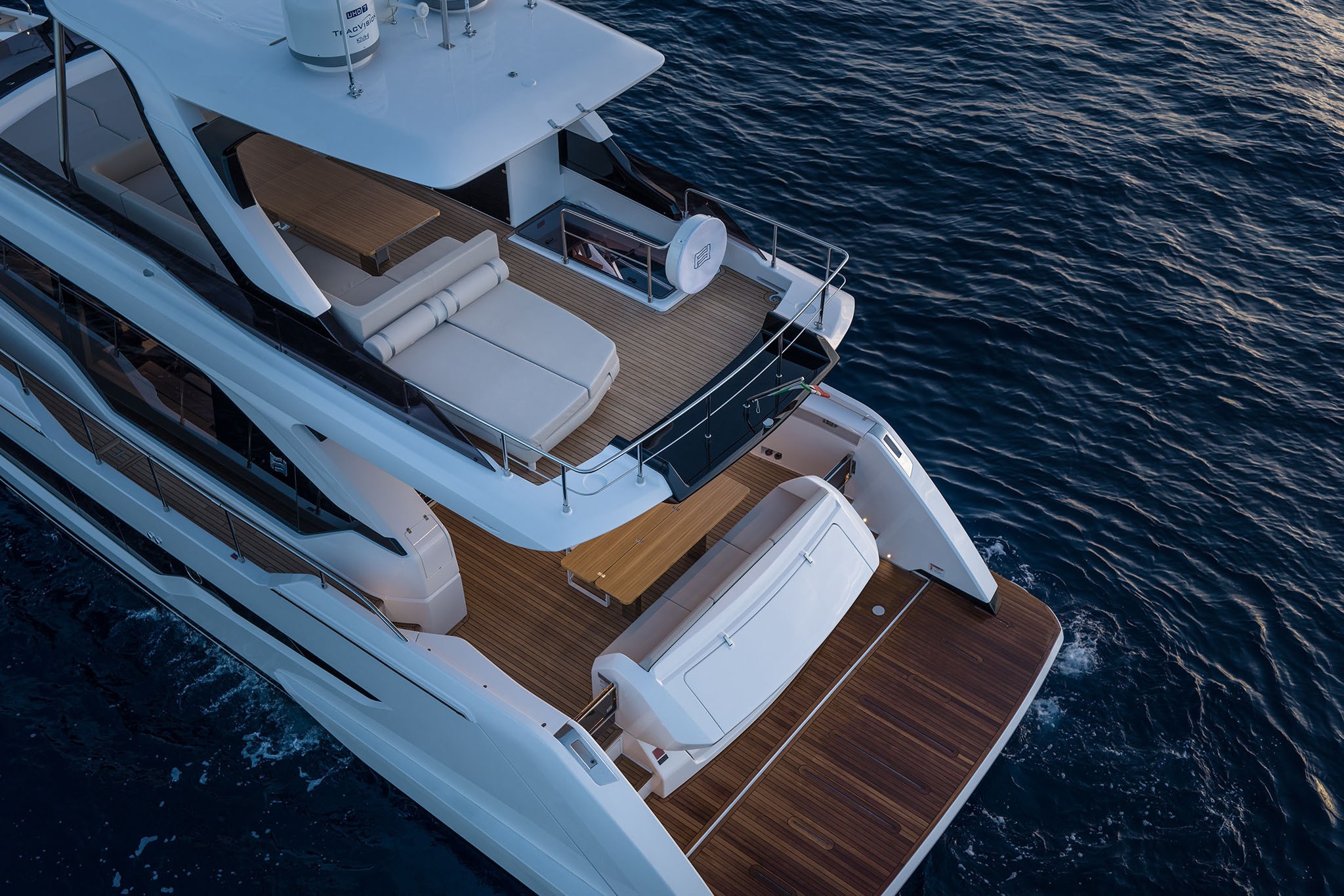 Ferretti Yachts 670