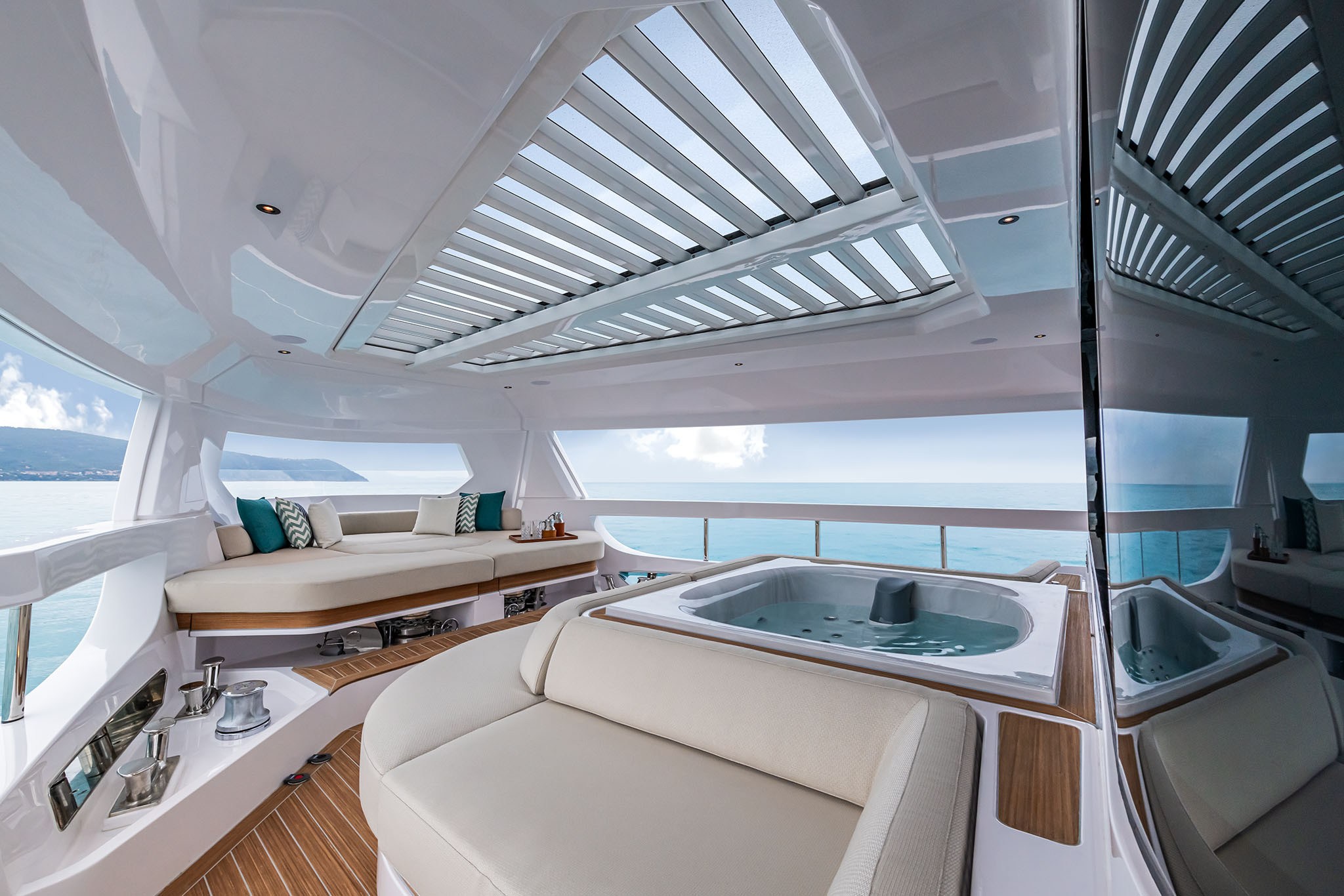 Ferretti Yachts INFYNITO 90