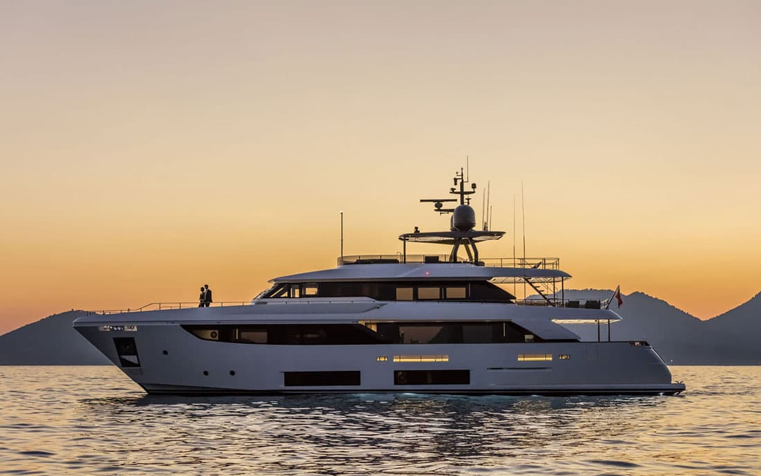Custom Line Navetta 33
