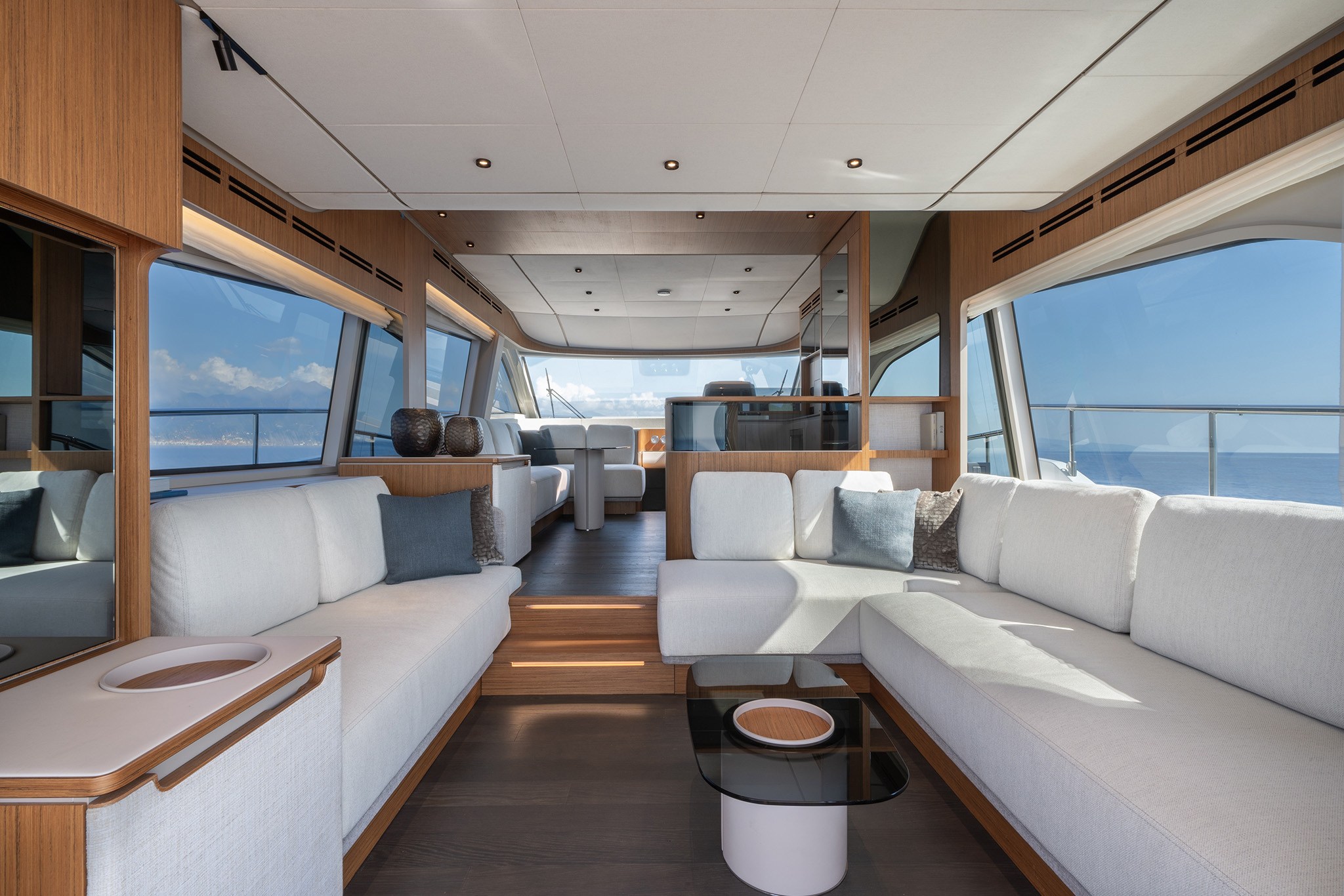 Ferretti Yachts 670