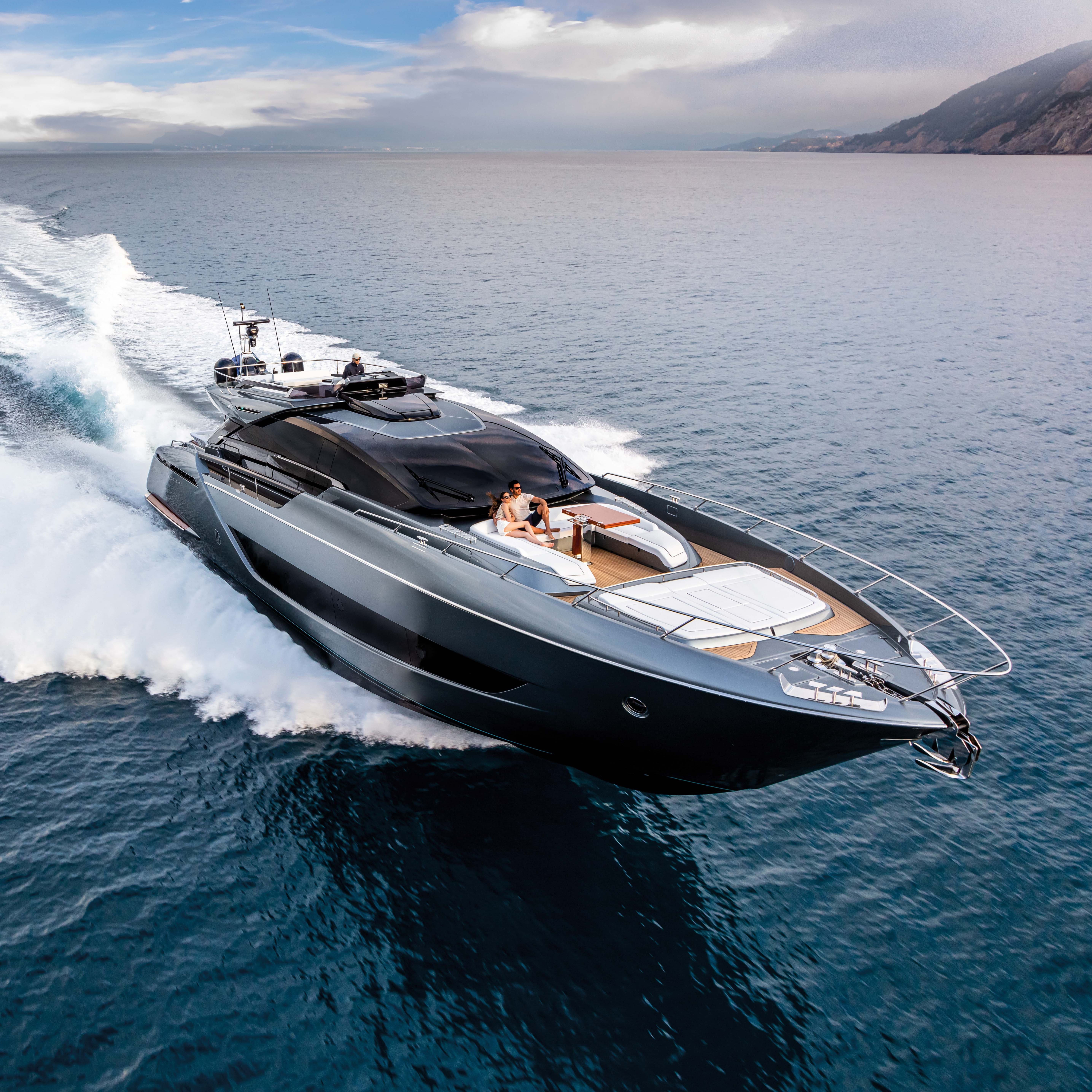Новая RIVA 88 ’FOLGORE получила награду от "OFFICINA ITALIANA DESIGN"