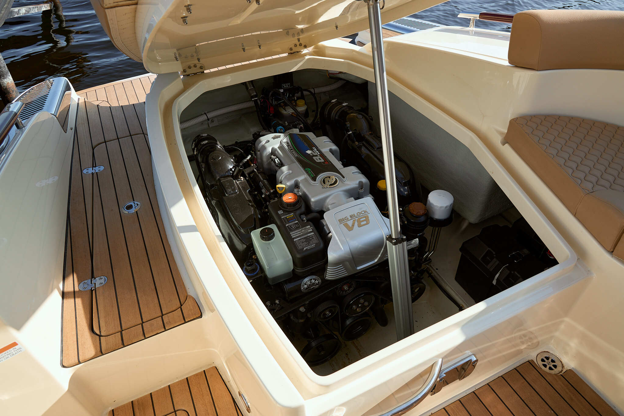 Chris-Craft Launch 28 GT