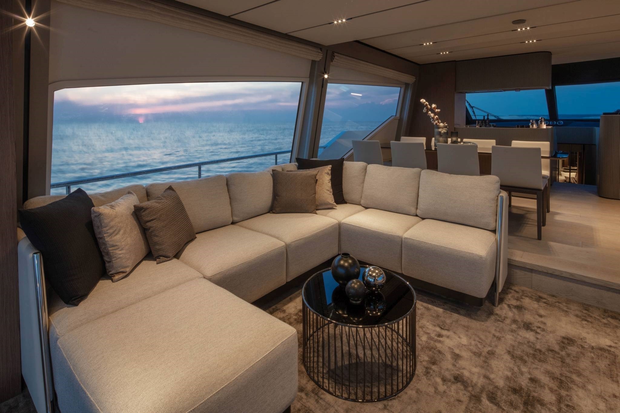 Ferretti Yachts 720