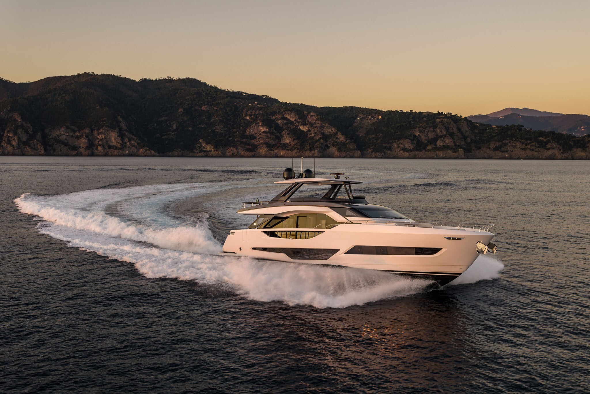 Ferretti Yachts 800