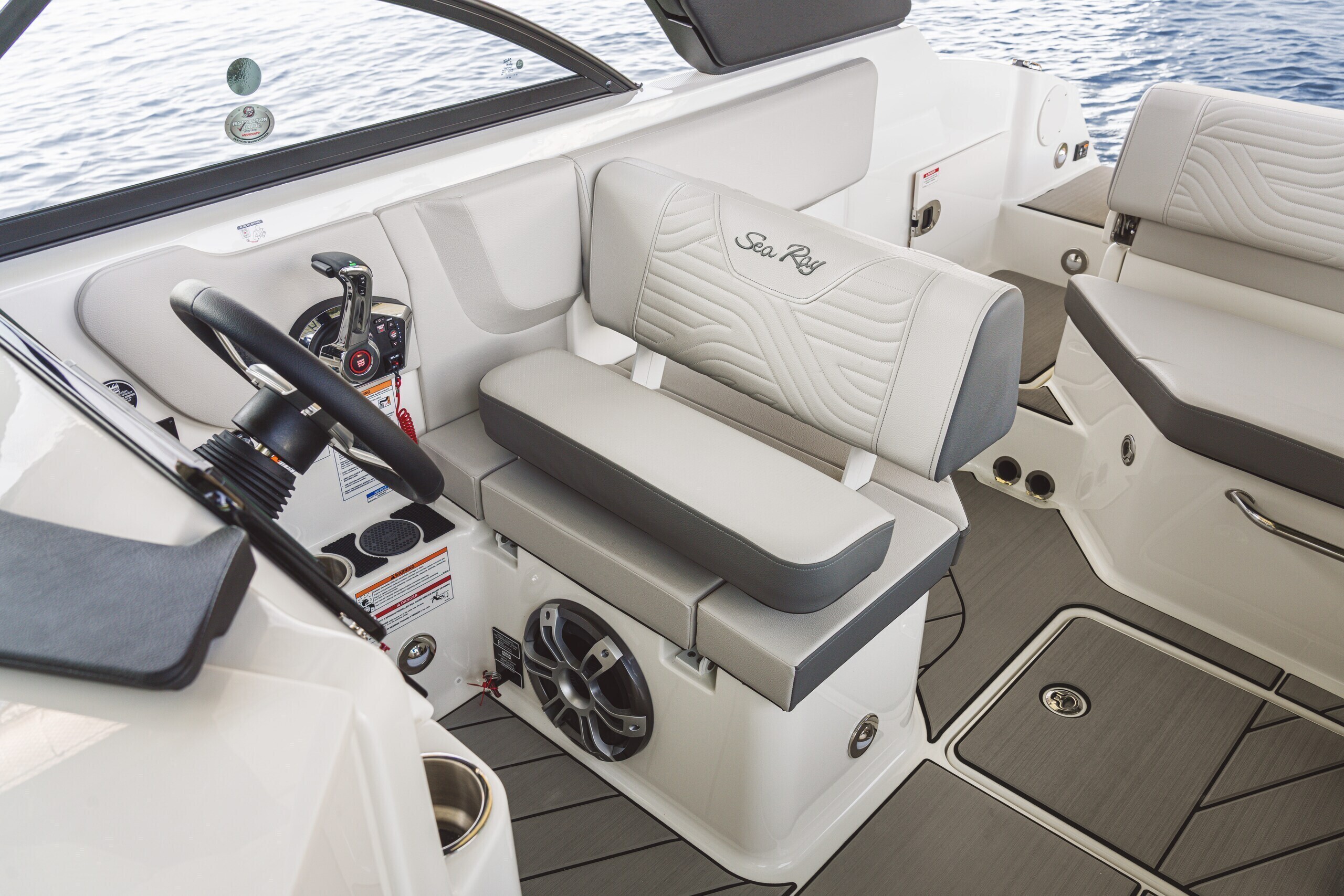 Sea Ray 230 SDX SURF