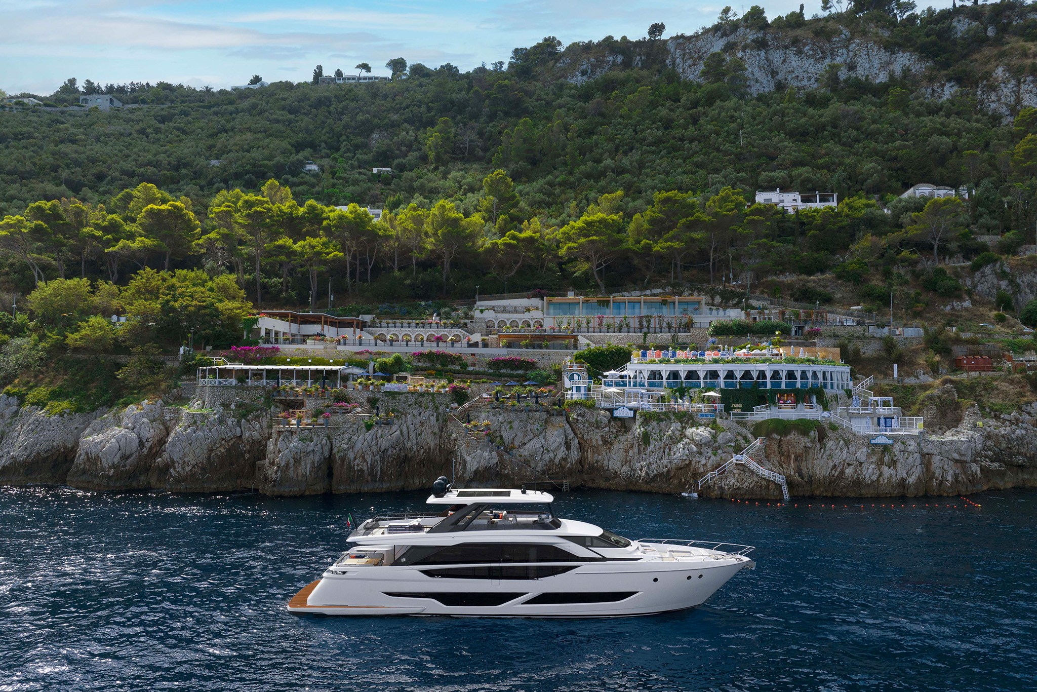 Ferretti Yachts 860