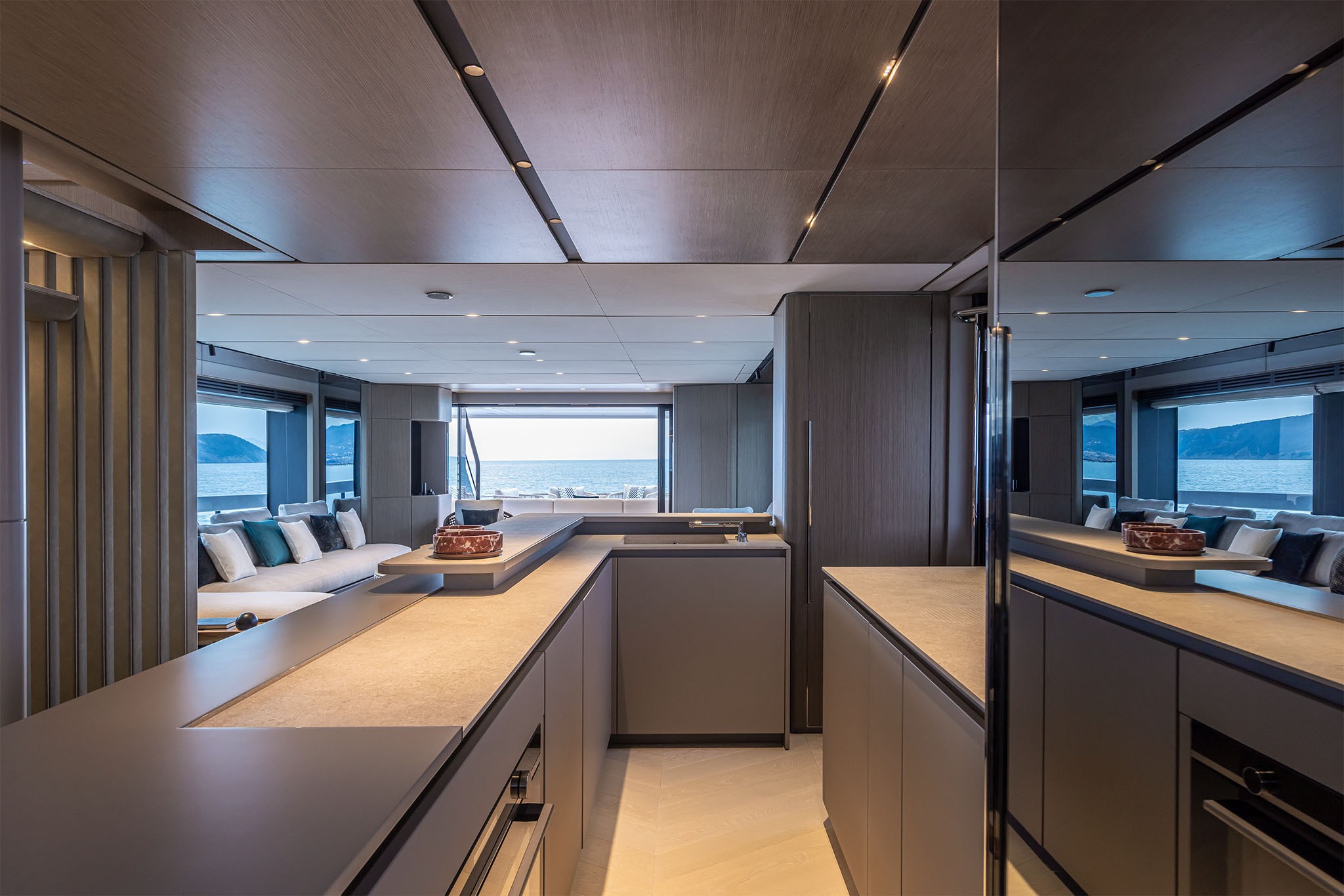 Ferretti Yachts INFYNITO 90