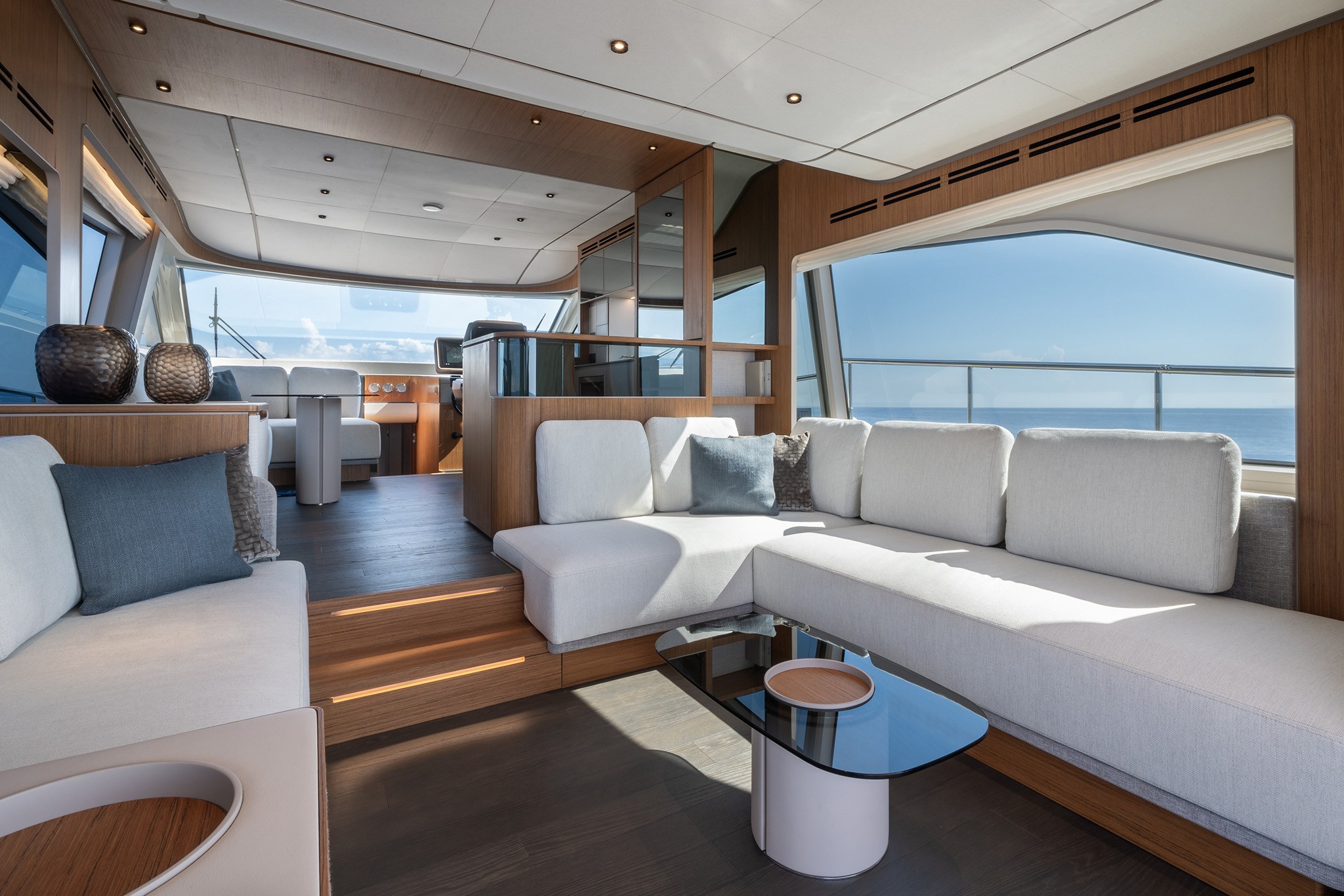 Ferretti Yachts 670