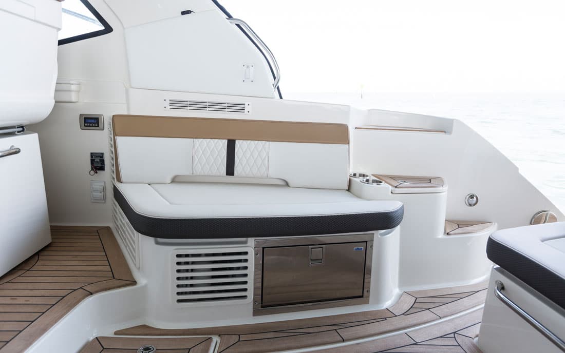 Катер Sea Ray Sundancer 350 Coupe фото 2.6
