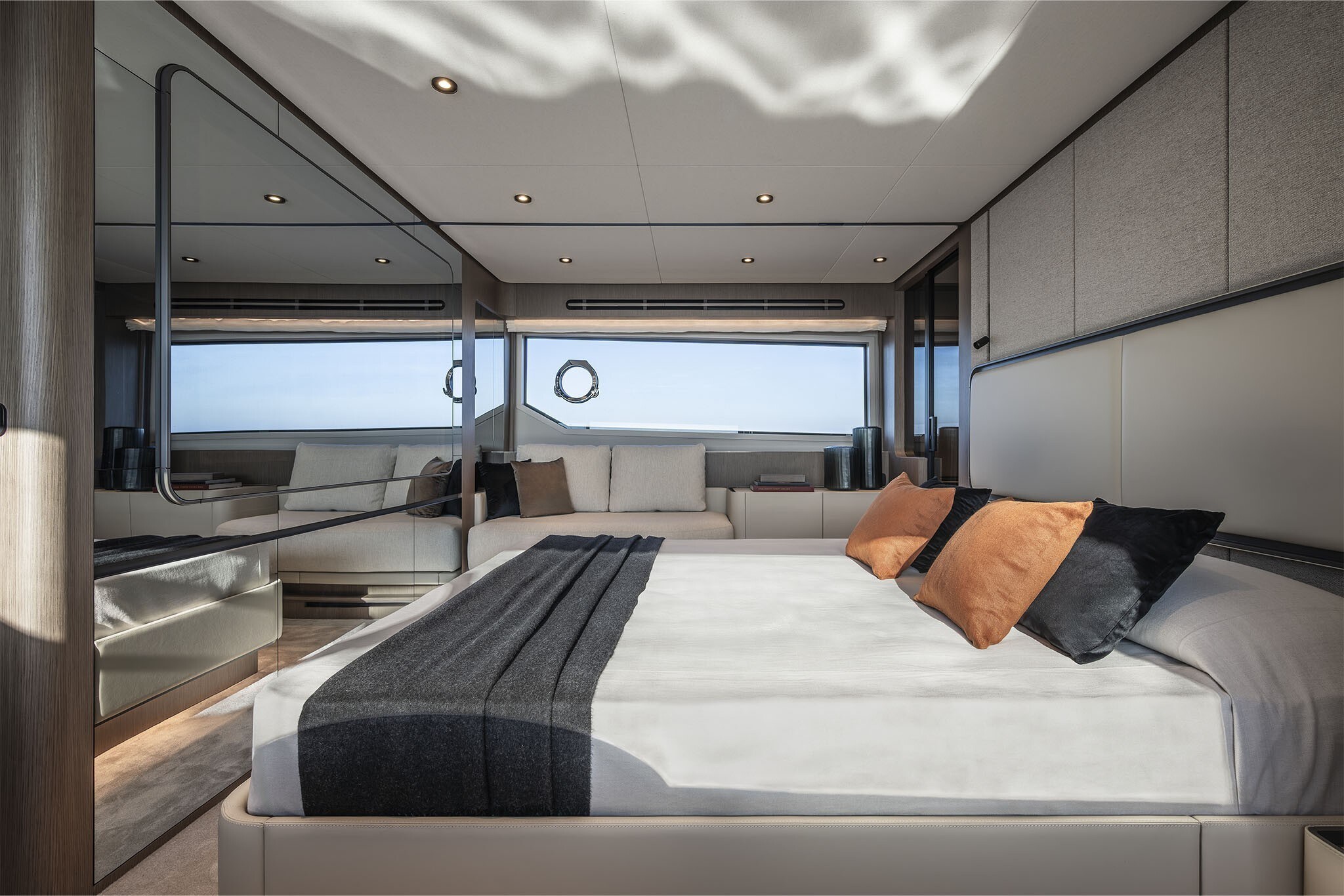 Ferretti Yachts 720 New