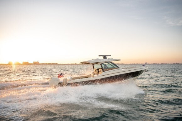 Chris-Craft Calypso 35