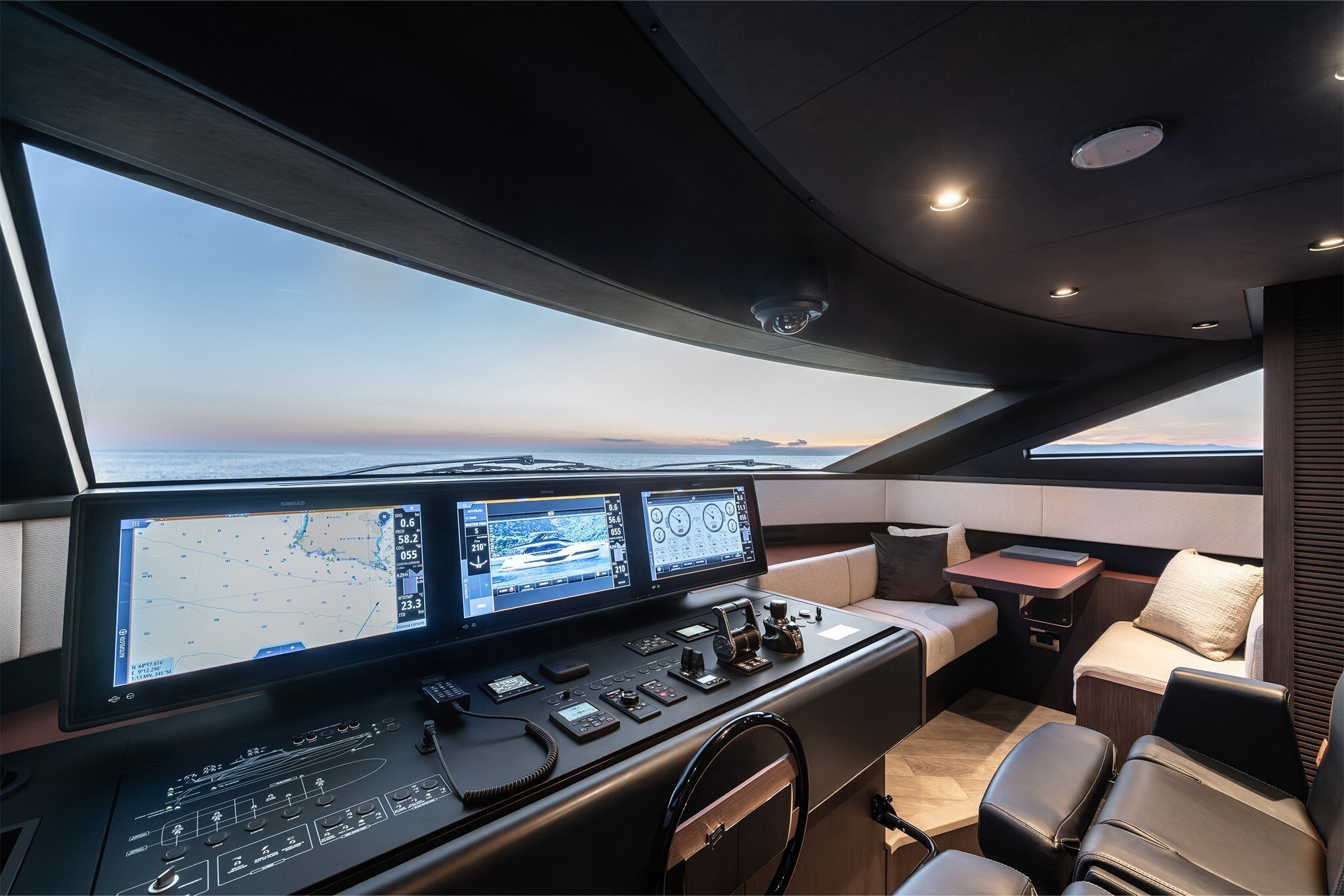 Ferretti Yachts 800
