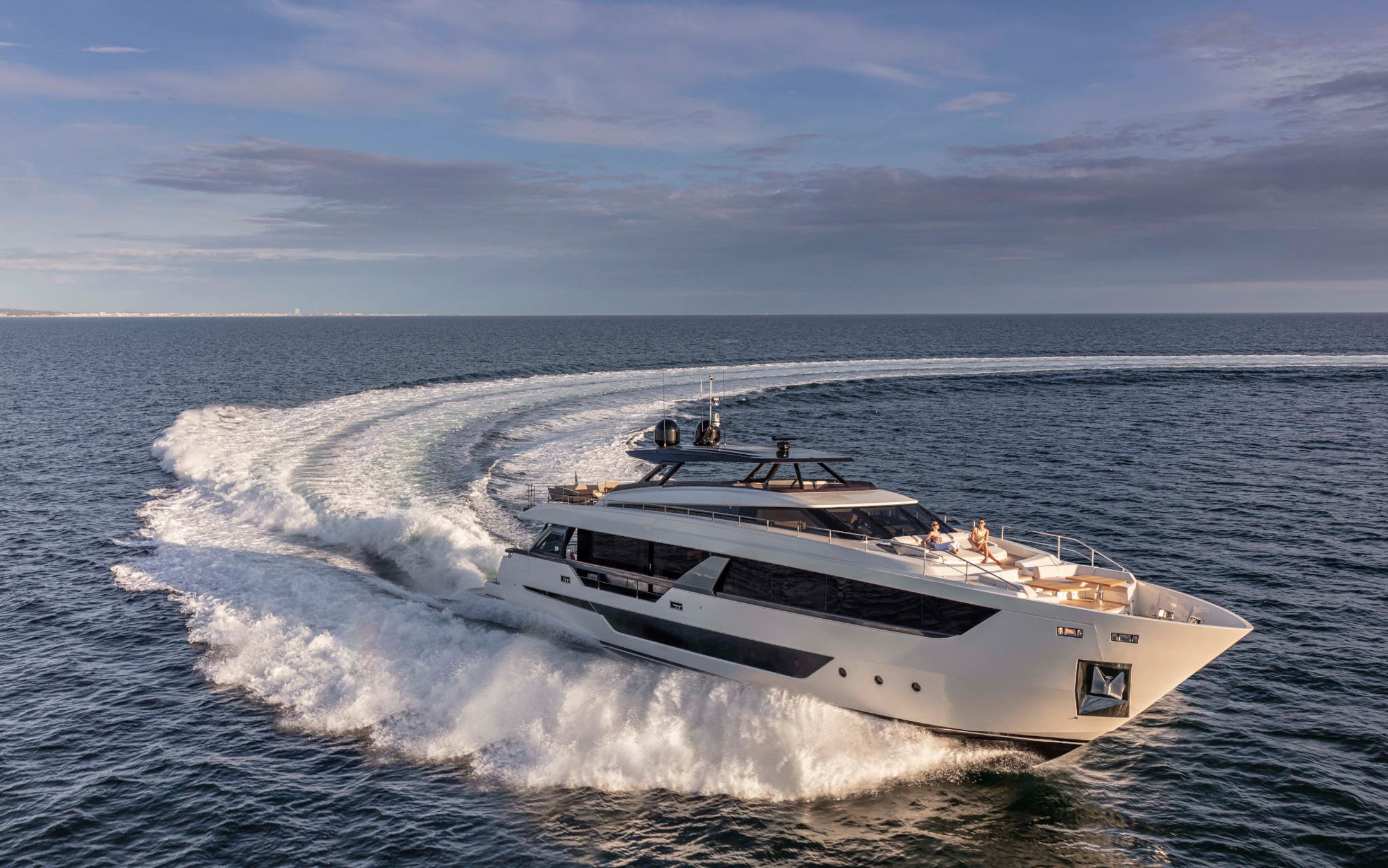Ferretti Yachts 1000