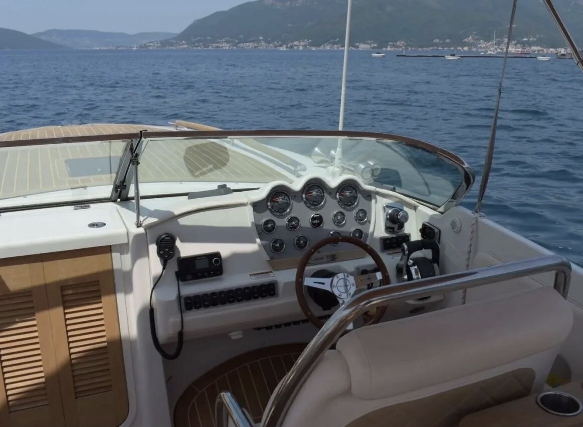 Chris-Craft Corsair 28
