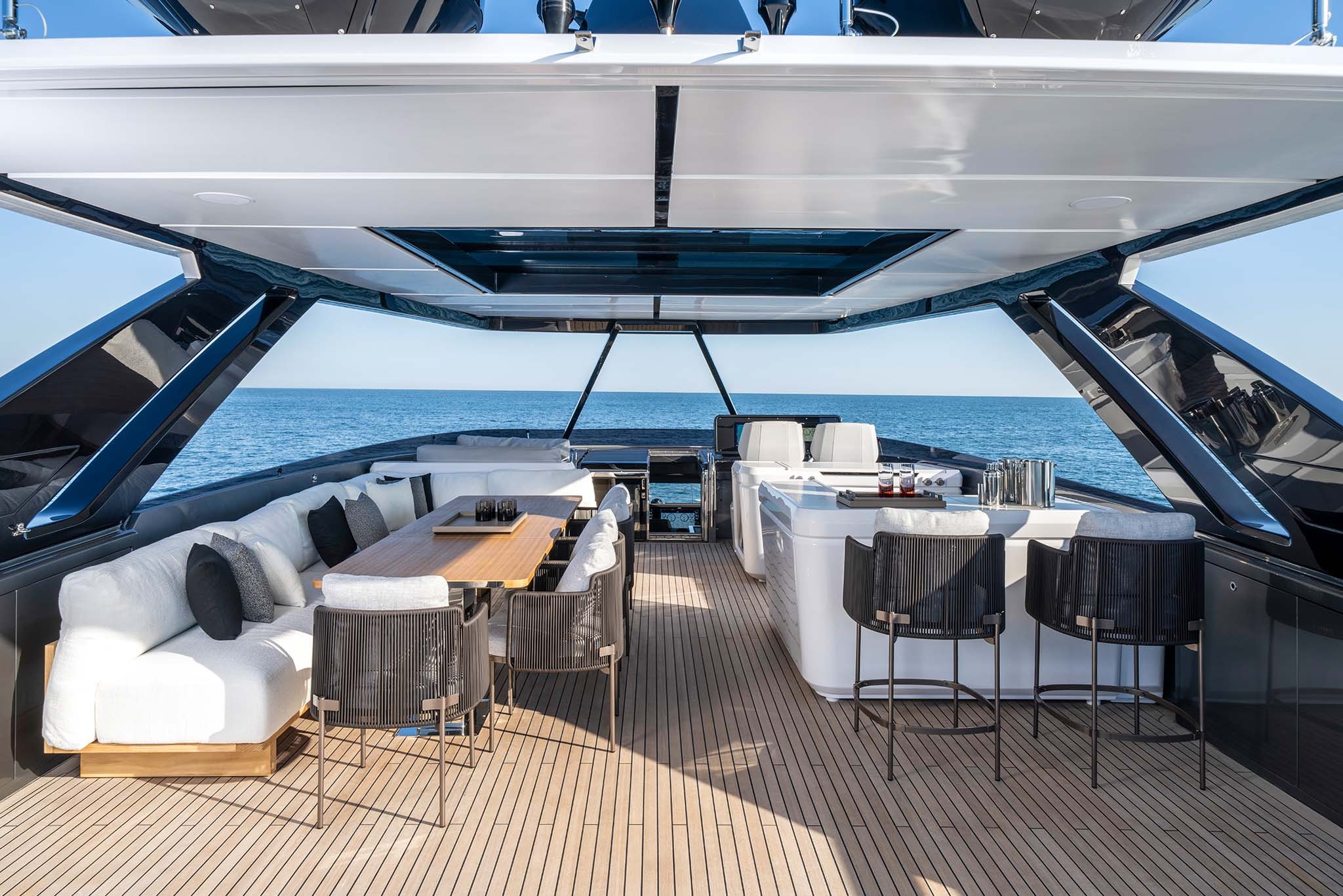 Ferretti Yachts 940