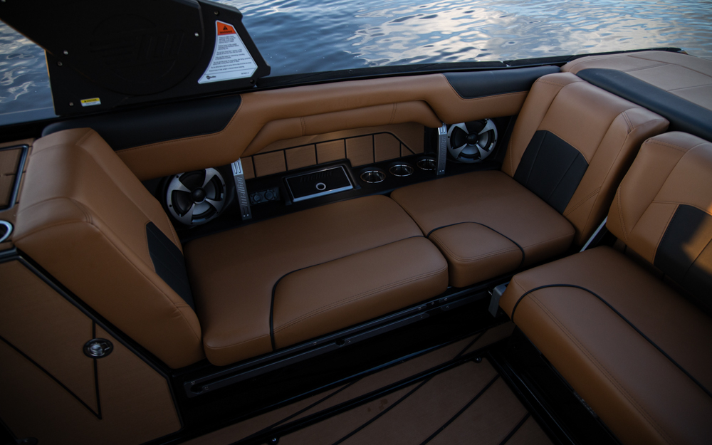 Катер буксировщик Malibu 25 LSV / 25596 фото 1.28