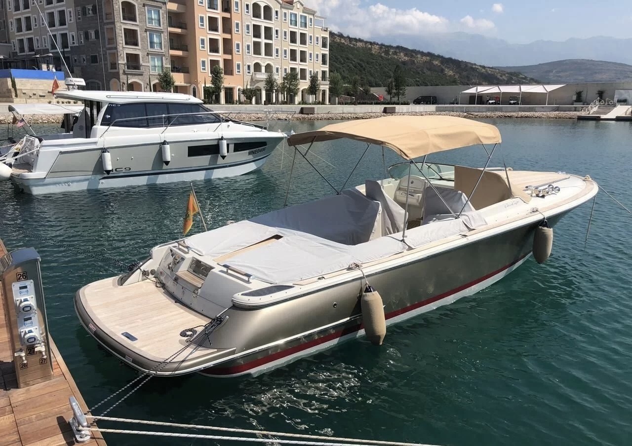 Chris-Craft Corsair 28