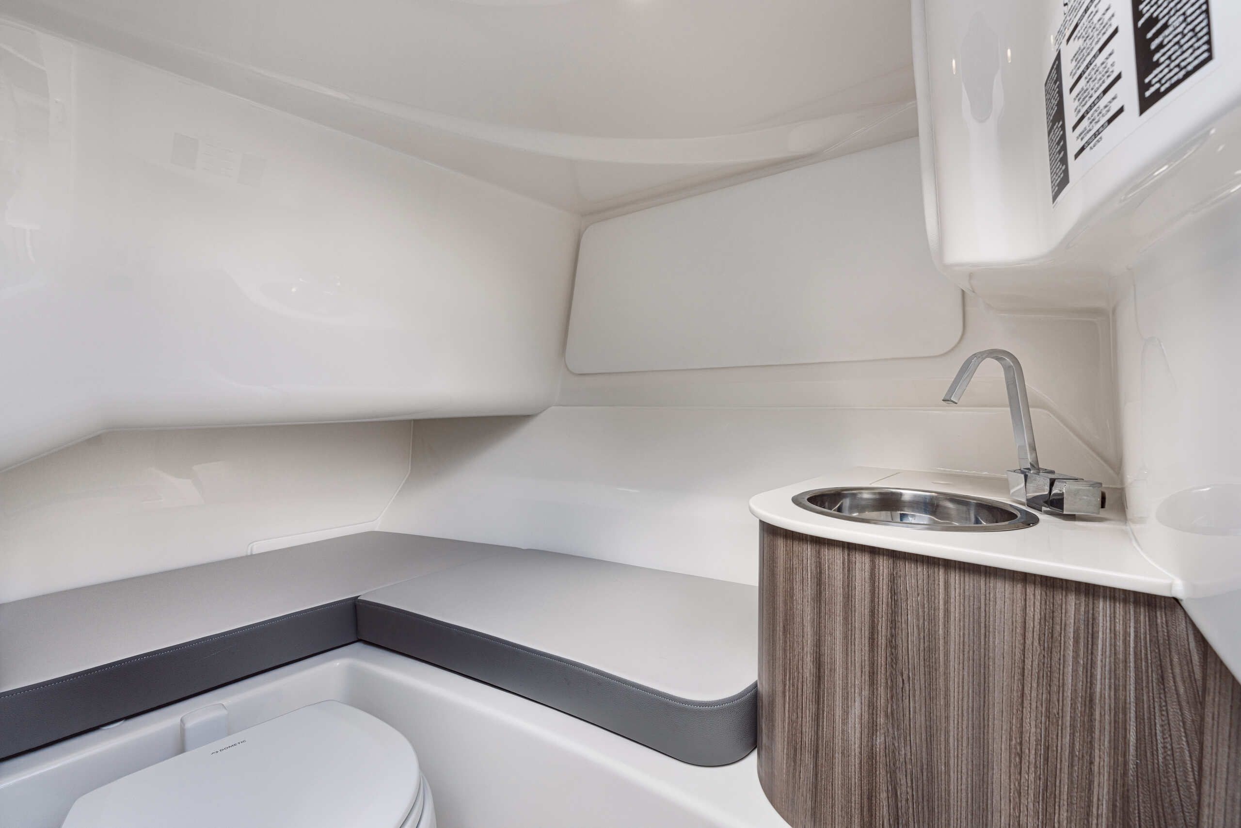 Sea Ray 250 SDX