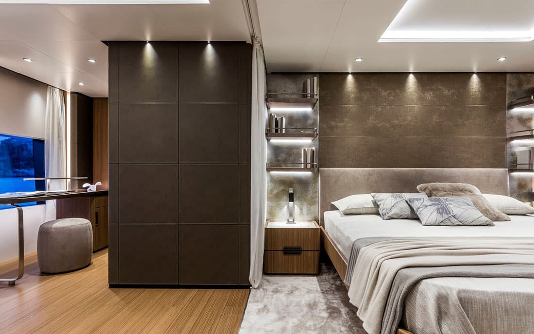 Яхта Custom Line Saetta 120 фото 2.1