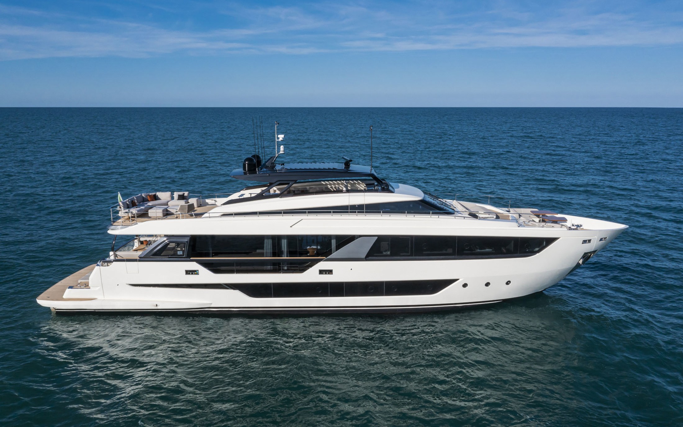 Ferretti Yachts 1000