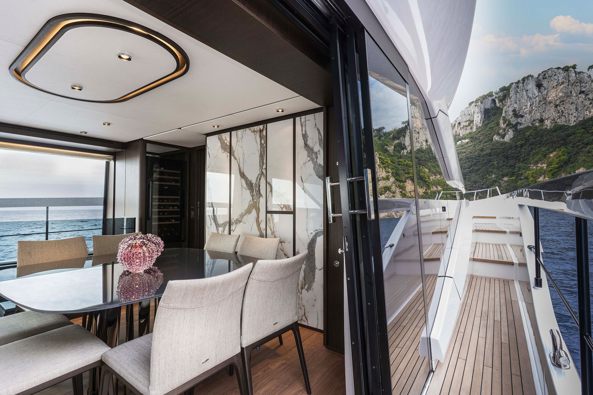Ferretti Yachts 860