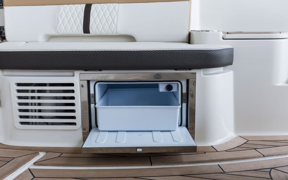 Катер Sea Ray Sundancer 350 Coupe фото 2.7