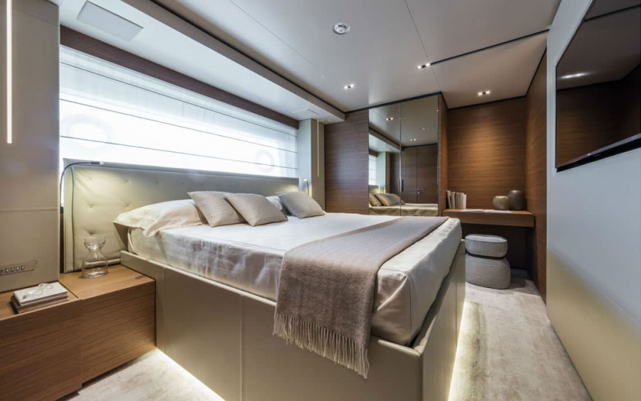 Custom Line Navetta 33