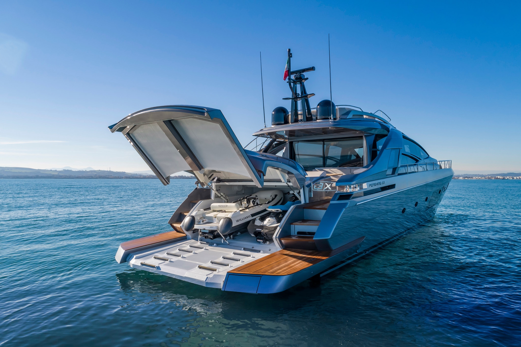 Pershing 8x