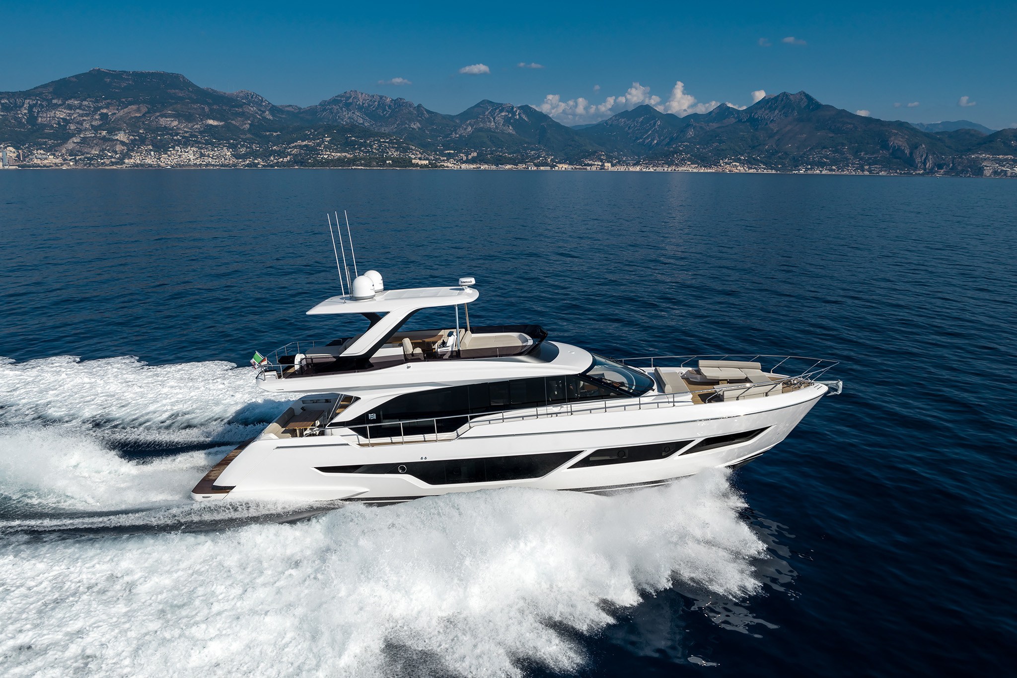 Ferretti Yachts 670