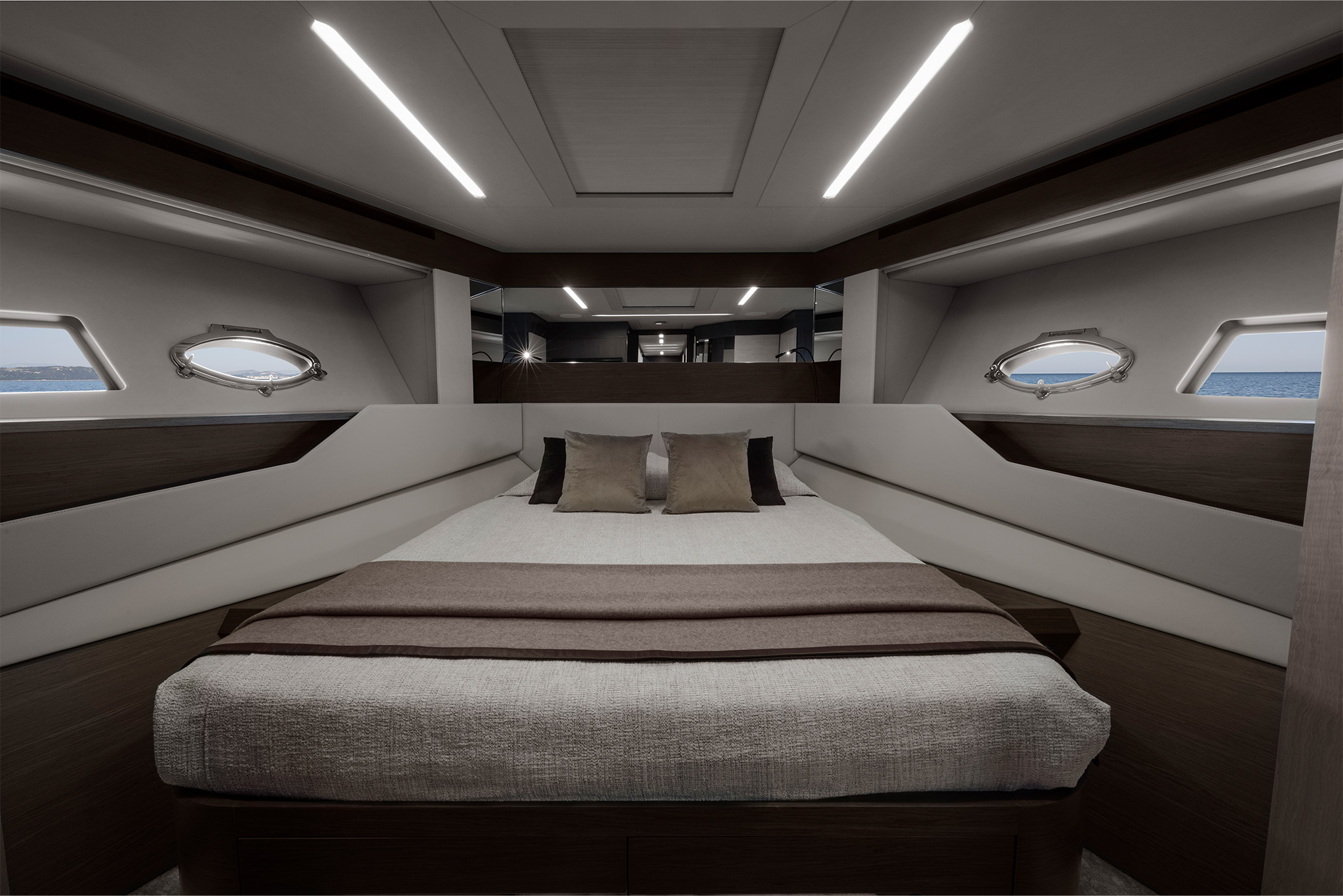 Pershing 8x