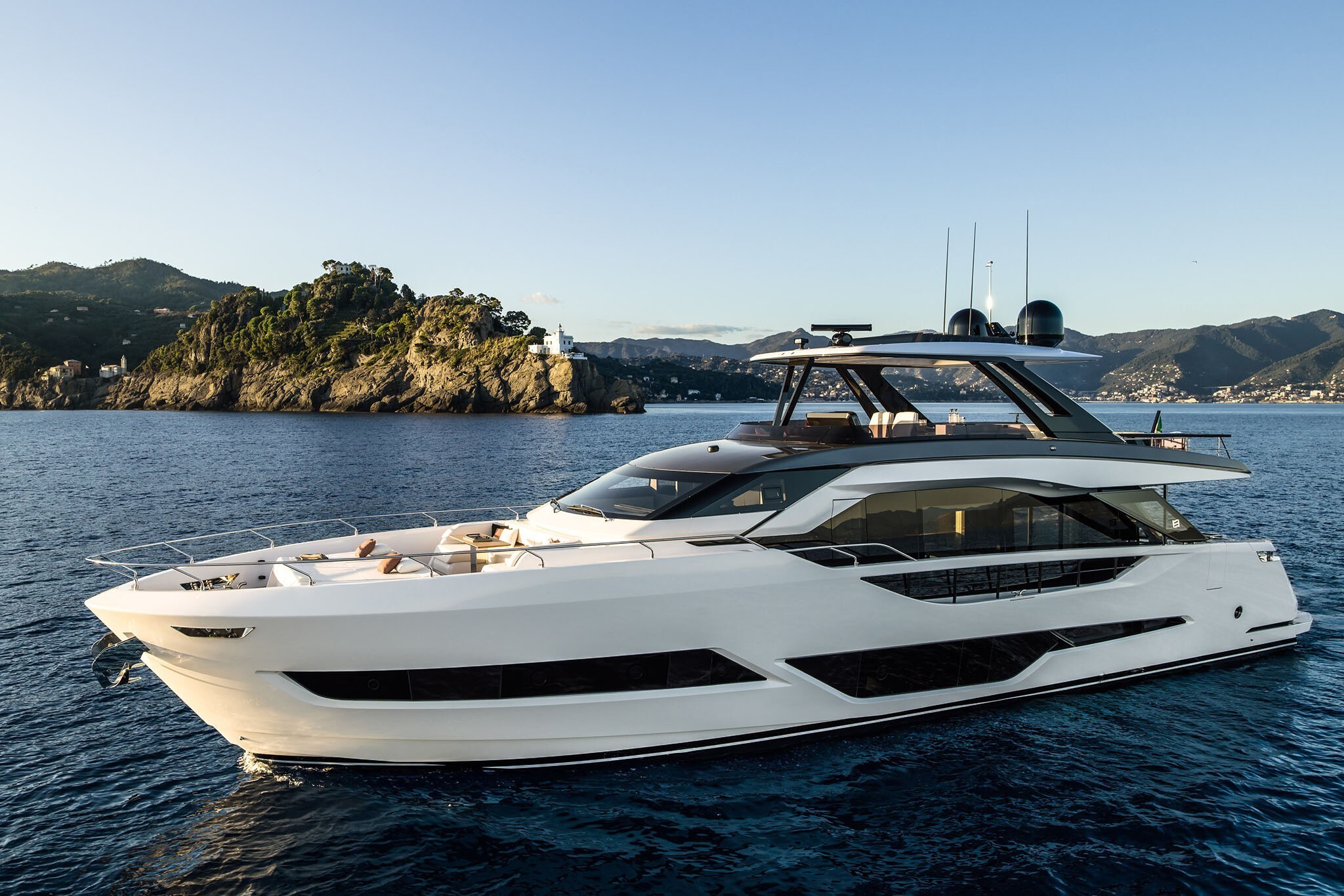 Ferretti Yachts 800