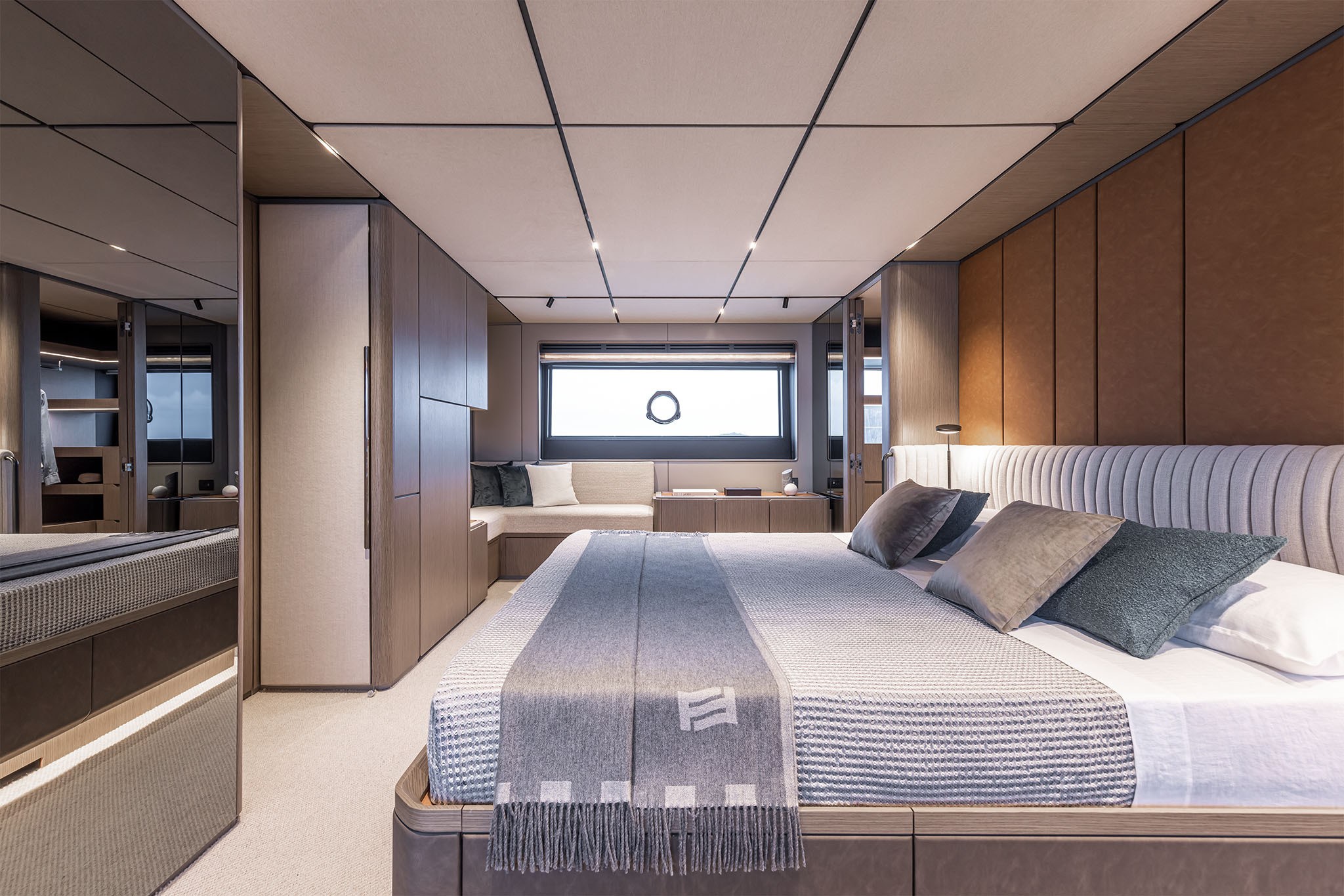 Ferretti Yachts INFYNITO 90
