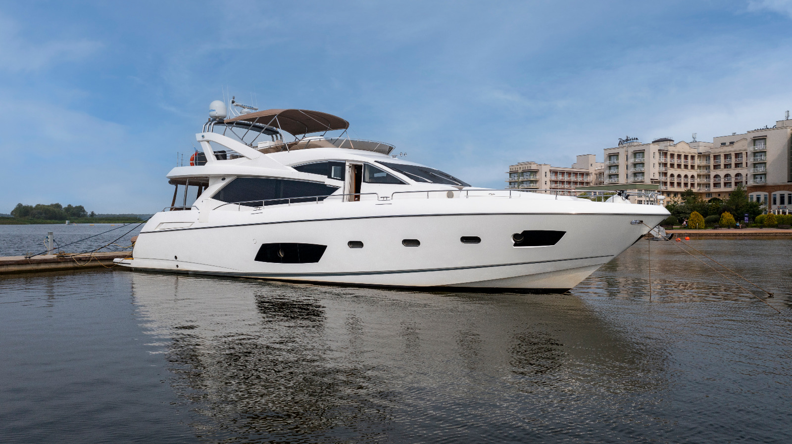  Яхта Sunseeker Manhattan 73