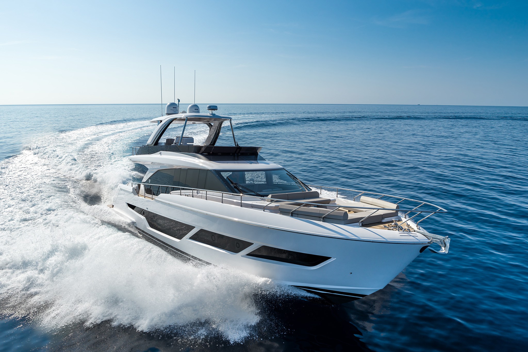 Ferretti Yachts 670